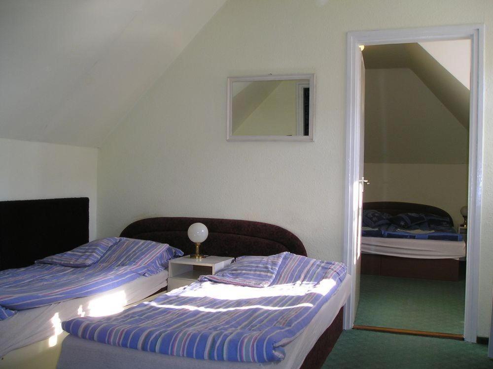 Domino Panzio Bed and Breakfast Székesfehérvár Buitenkant foto