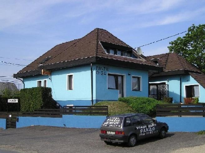 Domino Panzio Bed and Breakfast Székesfehérvár Buitenkant foto