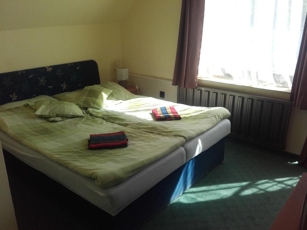Domino Panzio Bed and Breakfast Székesfehérvár Buitenkant foto