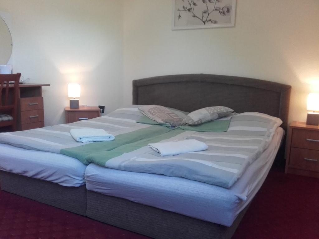 Domino Panzio Bed and Breakfast Székesfehérvár Kamer foto