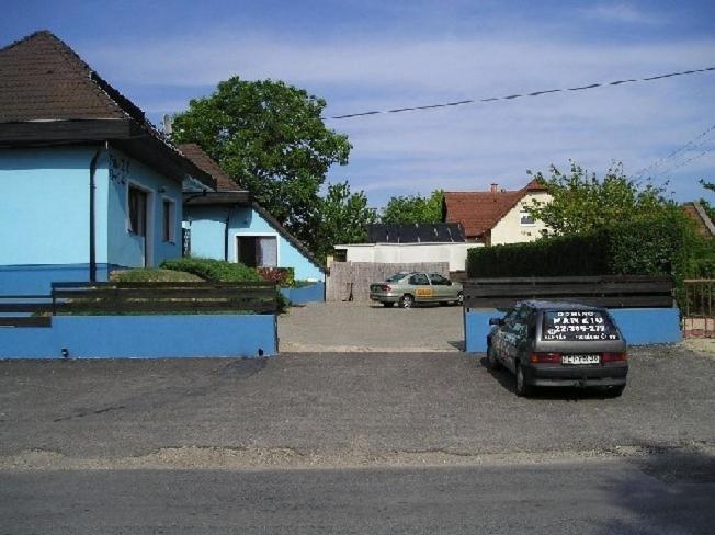 Domino Panzio Bed and Breakfast Székesfehérvár Buitenkant foto