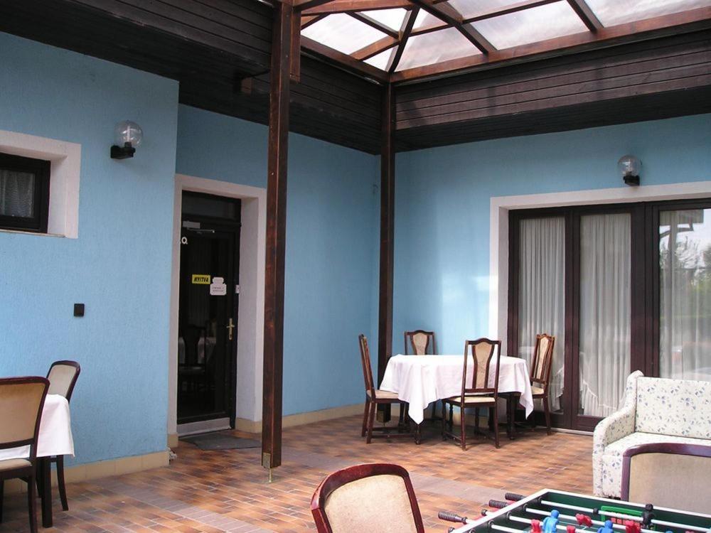 Domino Panzio Bed and Breakfast Székesfehérvár Buitenkant foto