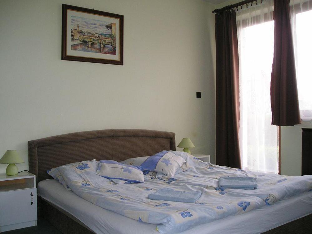 Domino Panzio Bed and Breakfast Székesfehérvár Kamer foto
